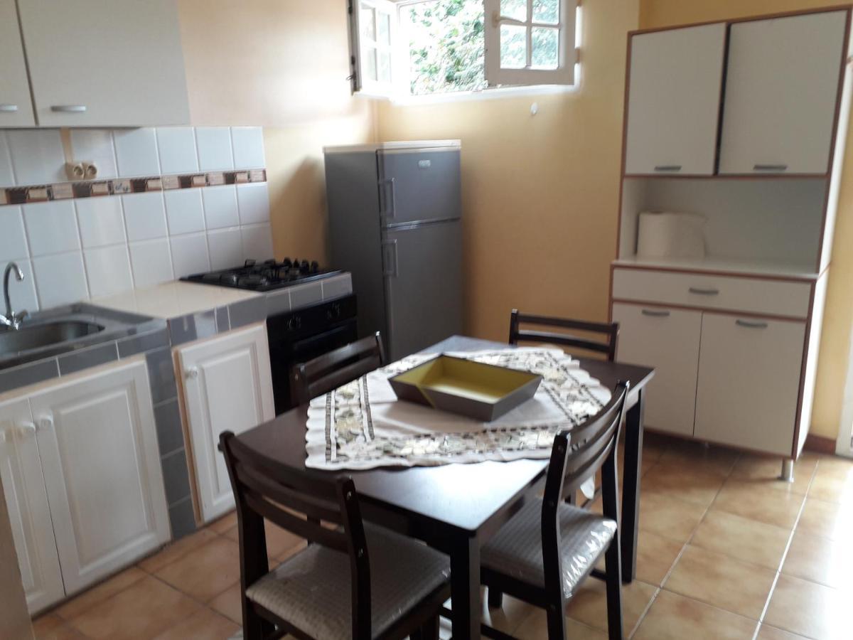 Appartement La Colombe à Riviere-Salee Extérieur photo